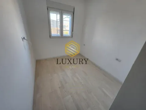 Sale, two bedroom apartment, 46m², 1 maj, Podgorica - image 4