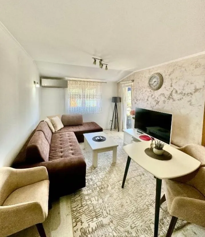 Izdavanje, stan, 50m², Kotor, Crna Gora