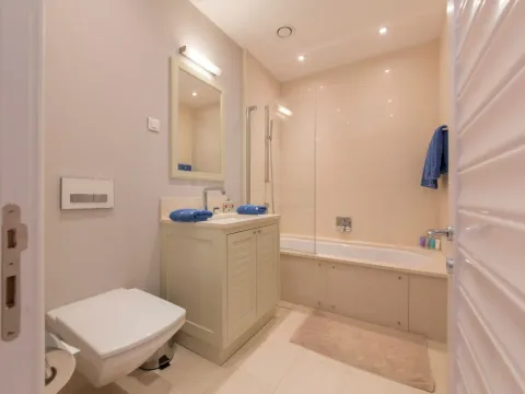 Prodaja, dvosoban stan, 150m², Porto Montenegro, Tivat - image 11