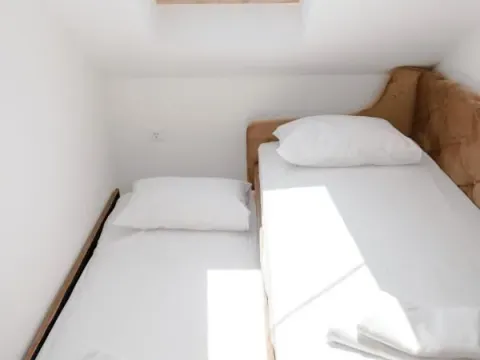 Izdavanje, kuća, 50m², Tivat, Crna Gora - image 2