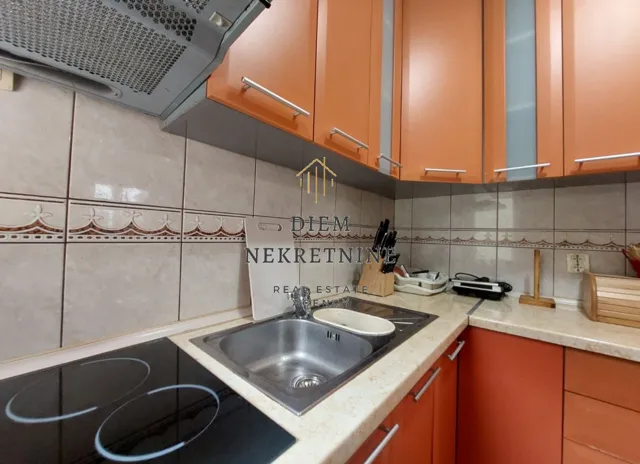 Izdavanje, dvosoban stan, 70m², Škaljari, Kotor