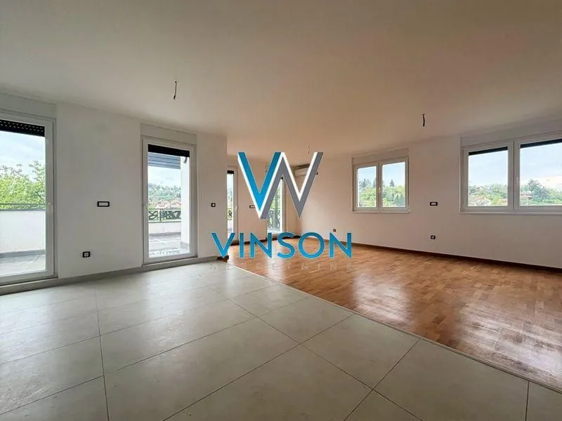 Prodaja, četvorosoban stan, 124m², Sremska Kamenica, Petrovaradin