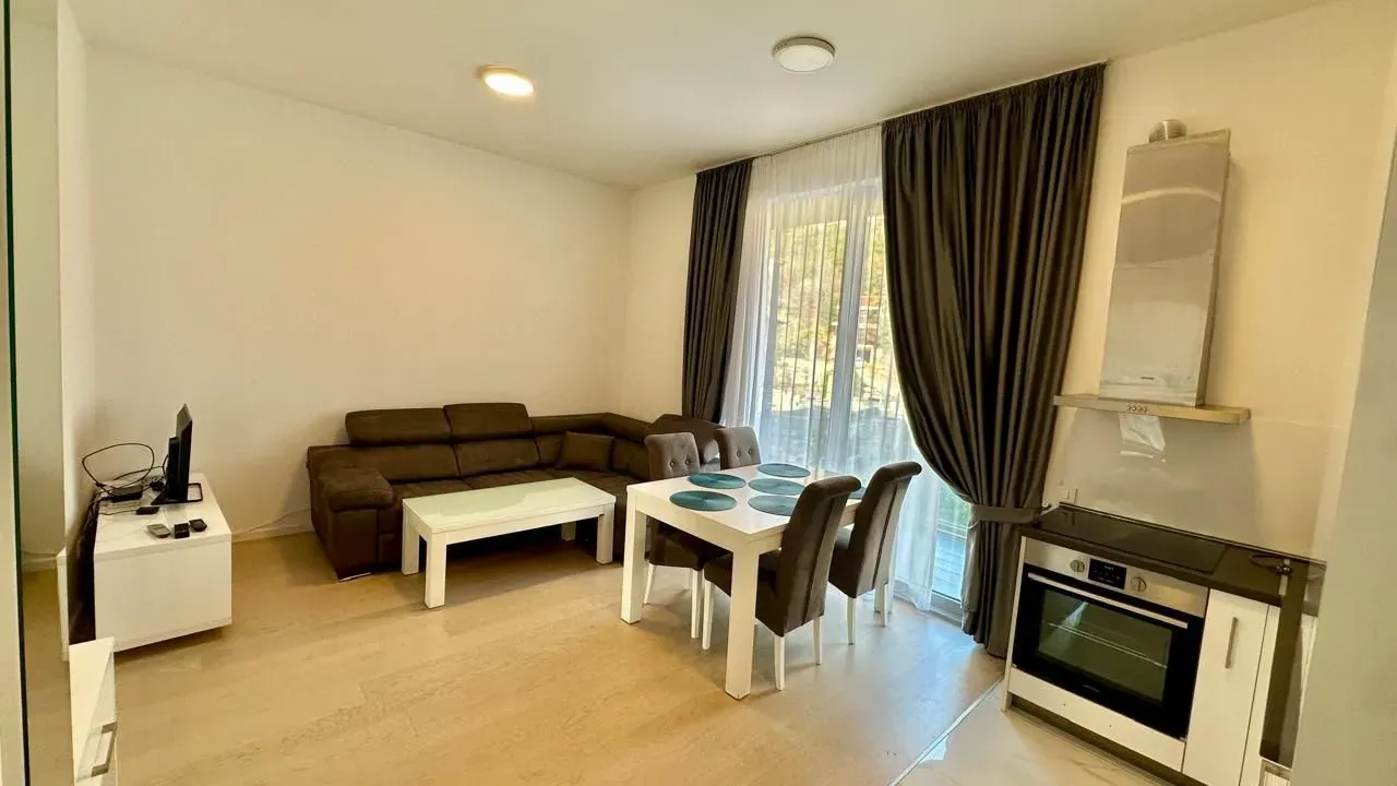 Izdavanje, dvosoban stan, 54m², Bečići, Budva