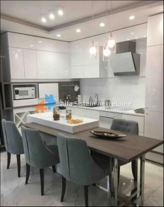 Izdavanje, dvosoban stan, 56m², Čubura, Beograd