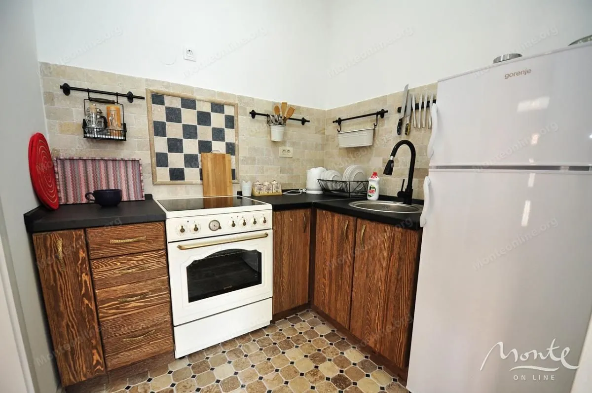 Sale, office space, 570m², Risan, Kotor