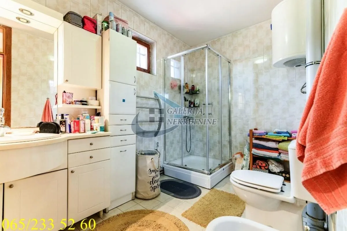 Prodaja, kuća, 300m², Dušanovac, Voždovac Sve Podlokacije