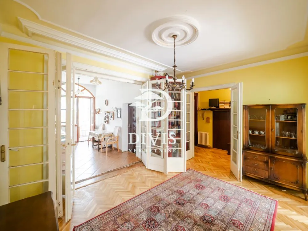 Prodaja, četvorosoban stan, 111m², Stari Grad, Beograd