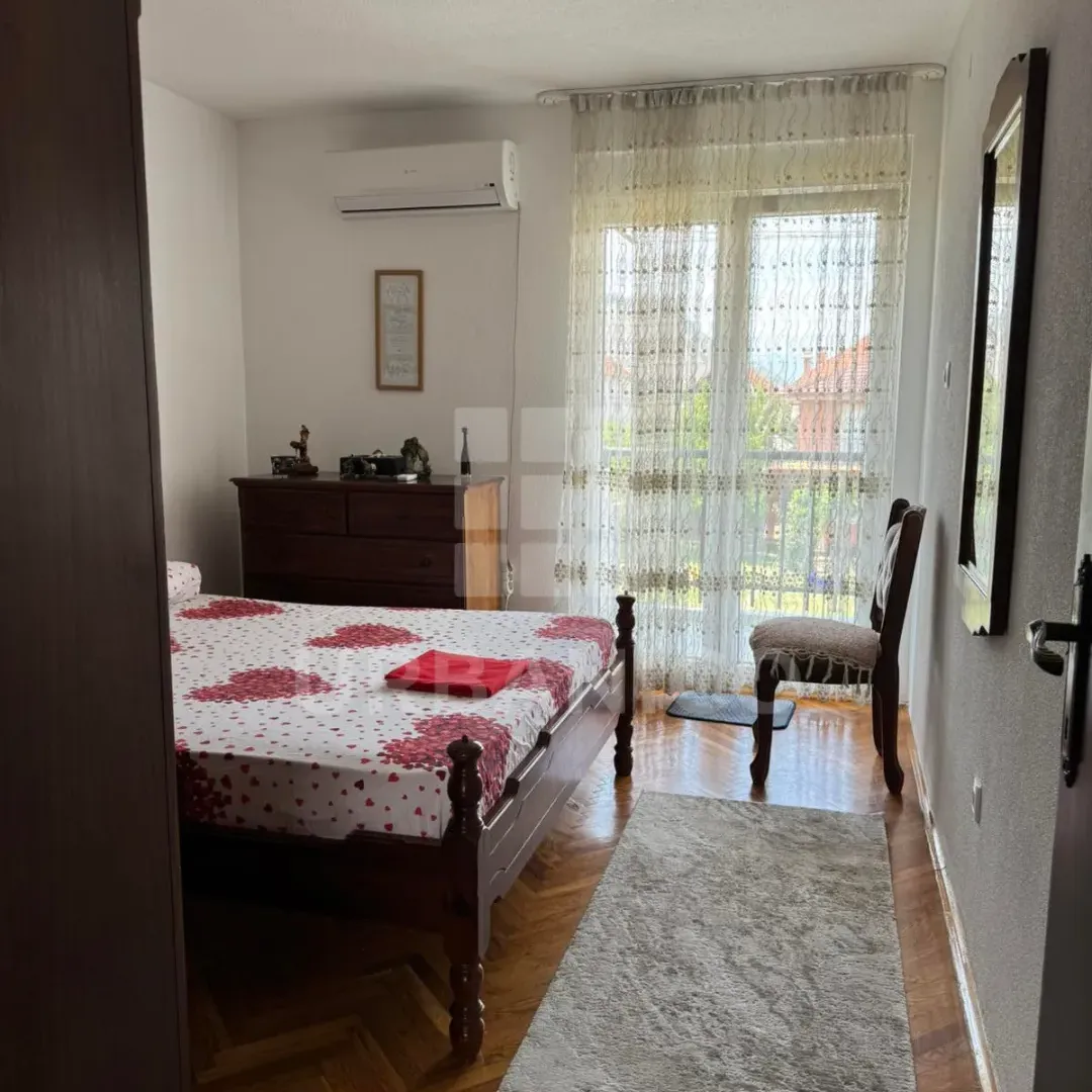 Izdavanje, dvosoban stan, 75m², Gornja Gorica, Podgorica