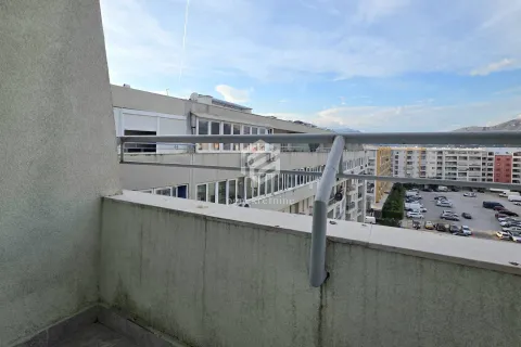 Rent, one bedroom apartment, 50m², Stari Aerodrom, Podgorica - image 12