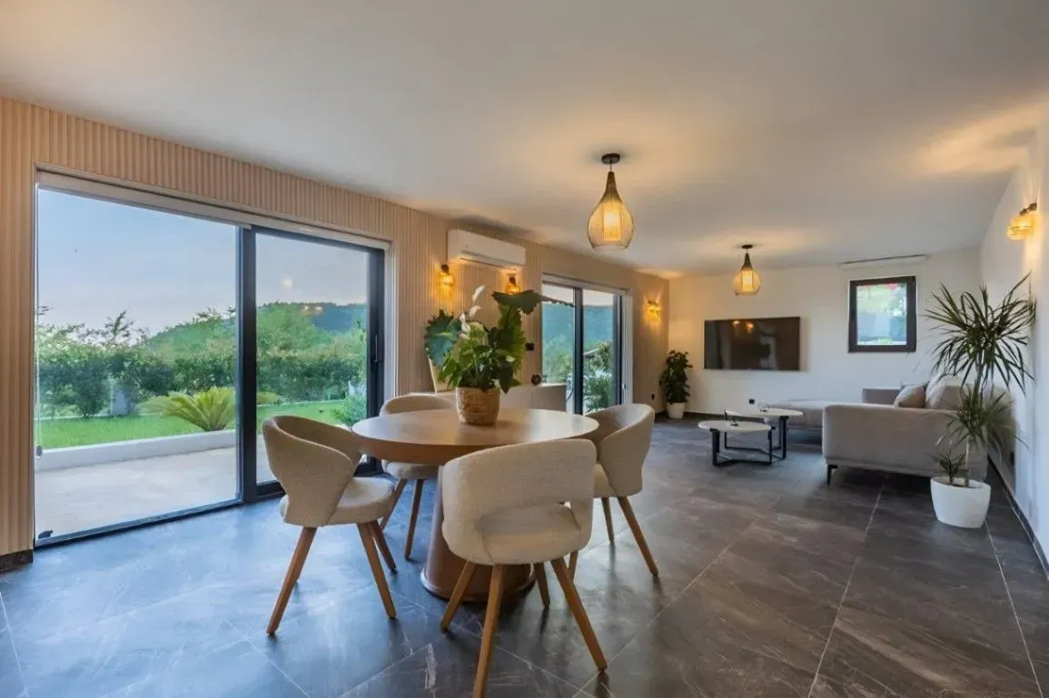 Sale, apartment, 293m², Markovići, Budva