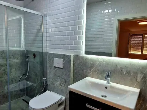 Izdavanje, trosoban stan, 140m², Stari Bar, Bar - image 8