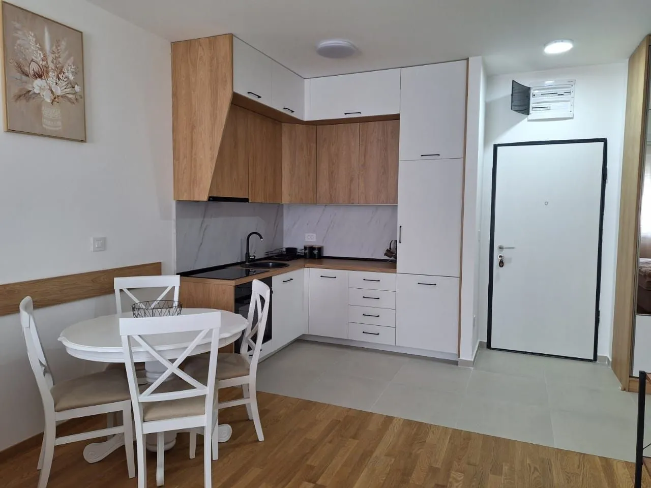 Izdavanje, jednosoban stan, 50m², Stari Aerodrom, Podgorica