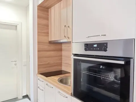 Izdavanje, jednosoban stan, 37m², Lastva Grbaljska, Kotor - image 12