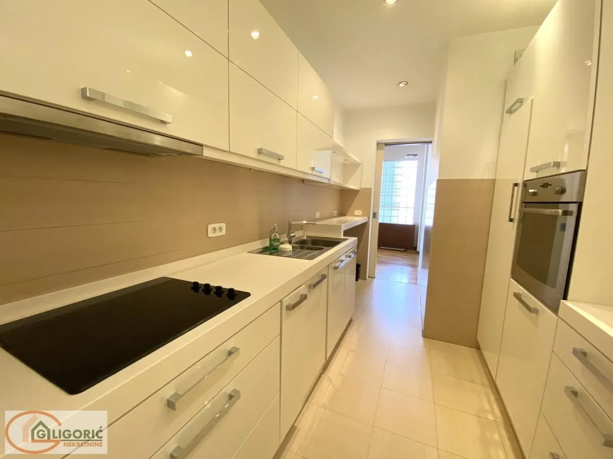 Sale, four bedroom apartment, 122m², Stari Grad, Beograd
