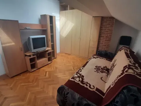 Izdavanje, jednosoban stan, 45m², Centar, Novi Sad - image 9