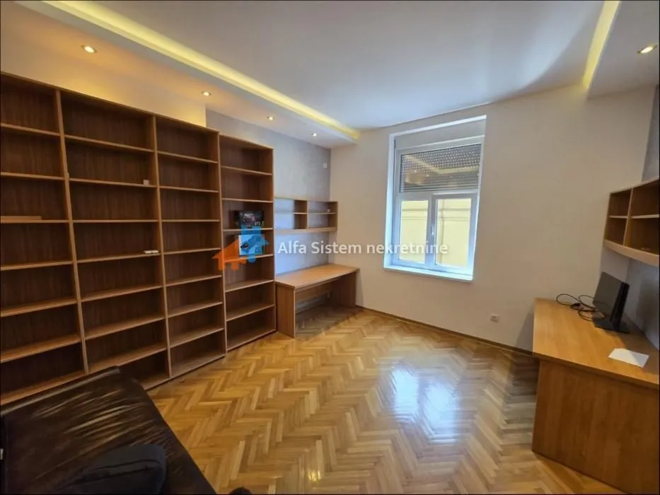 Izdavanje, četvorosoban stan, 100m², Savski Venac, Beograd