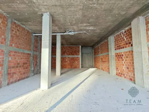 Izdavanje, poslovni prostor, 348m², Kod Capital Plaze, Podgorica - image 5