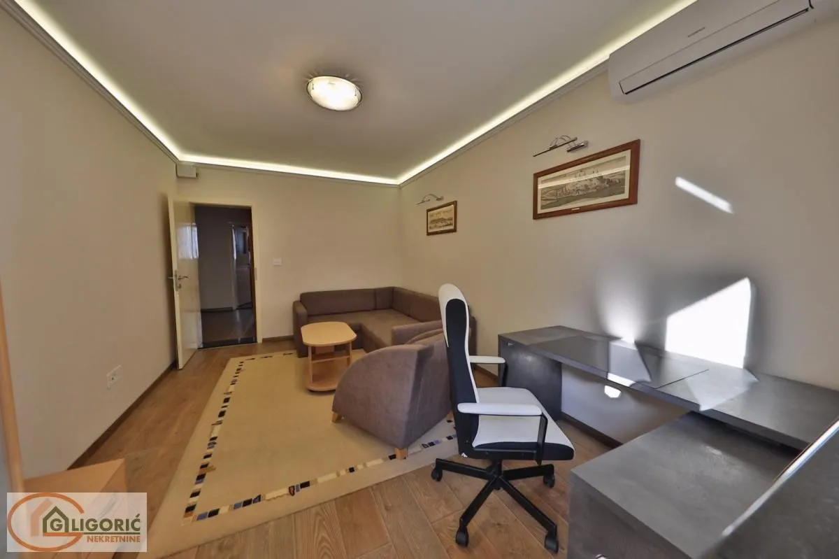 Rent, two bedroom apartment, 64m², Stari Grad, Beograd