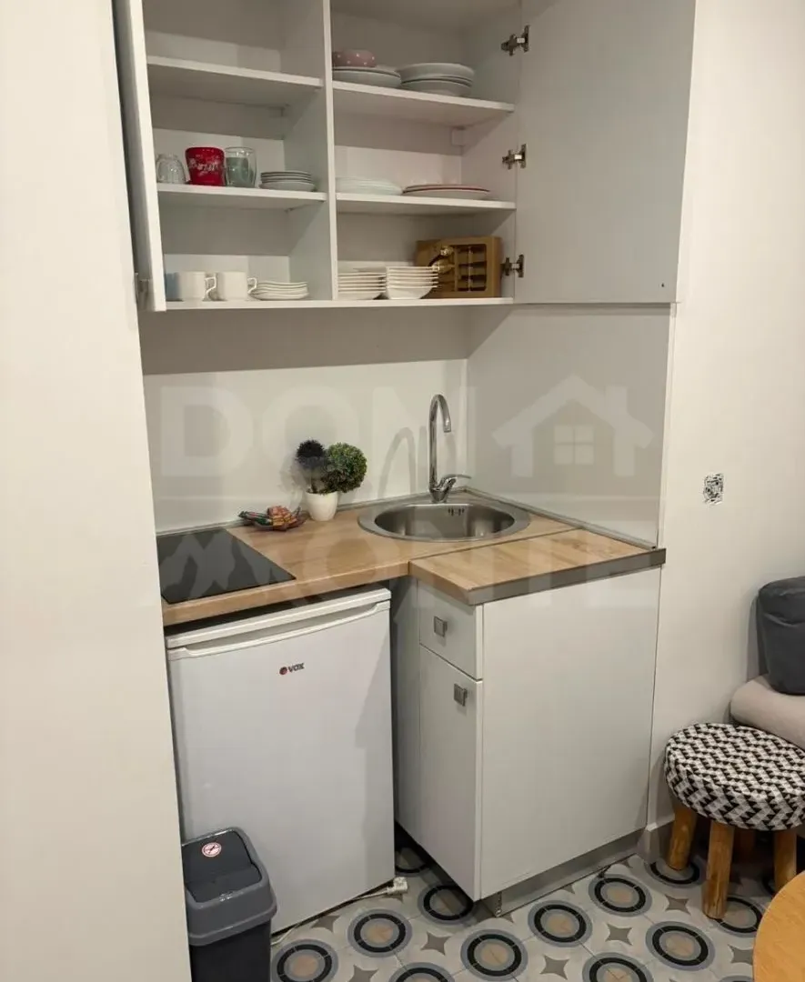 Izdavanje, garsonjera, 20m², Tivat, Crna Gora