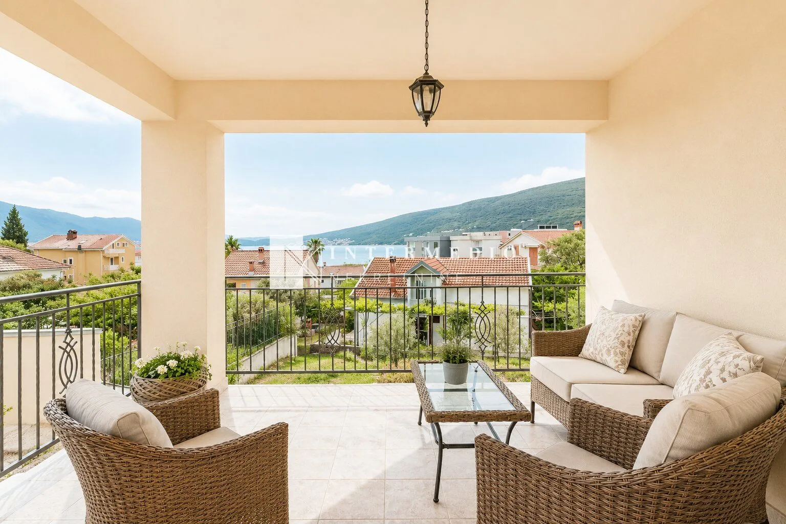 Prodaja, dvosoban stan, 85m², Đenovići, Herceg Novi