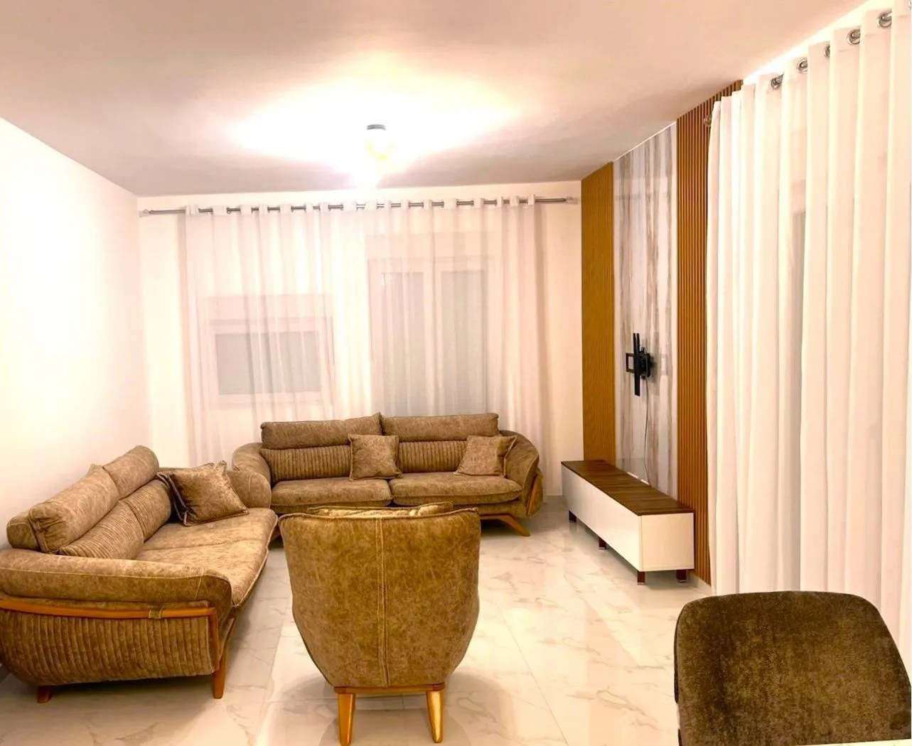 Izdavanje, stan, 76m², Krivi Most, Podgorica