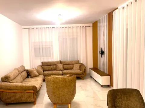 Izdavanje, stan, 76m², Krivi Most, Podgorica
