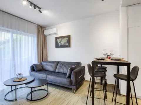 Izdavanje, jednosoban stan, 38m², Bečići, Budva