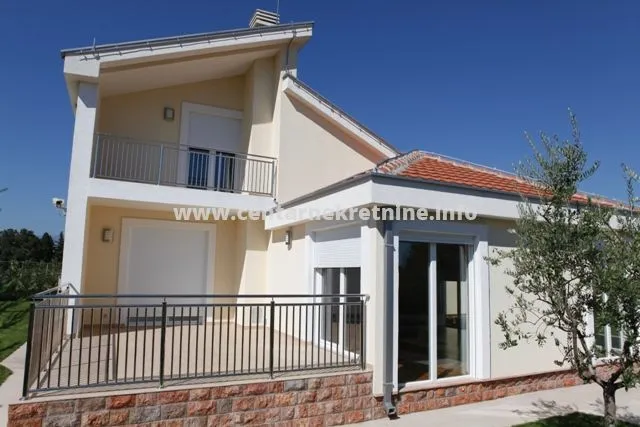 Prodaja, kuća, 254m², Donji Kokoti, Podgorica