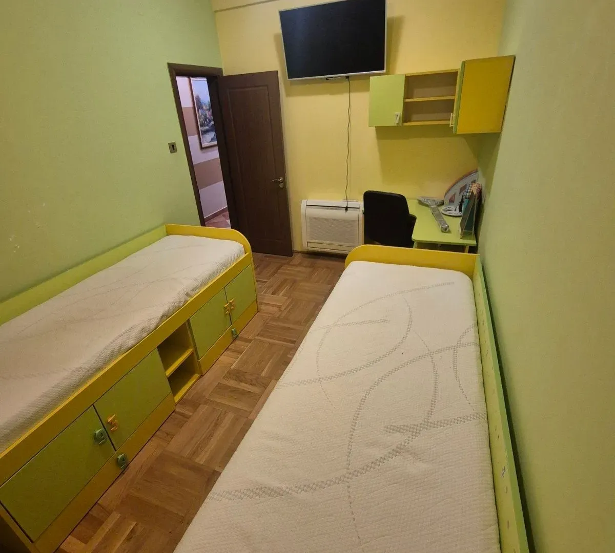 Izdavanje, dvosoban stan, 84m², Krivi Most, Podgorica