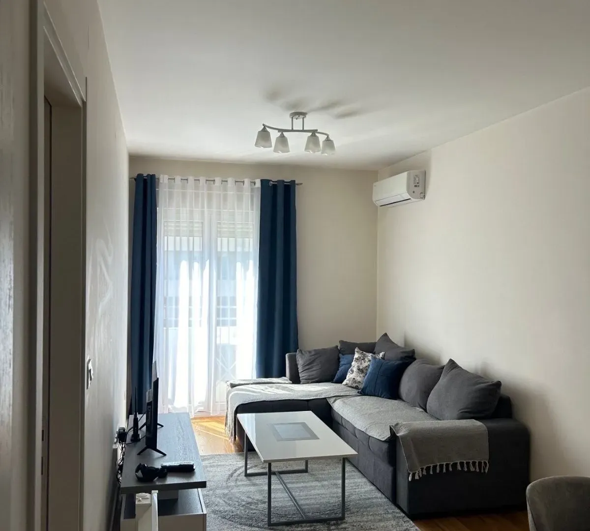 Izdavanje, jednosoban stan, 43m², Central Point, Podgorica