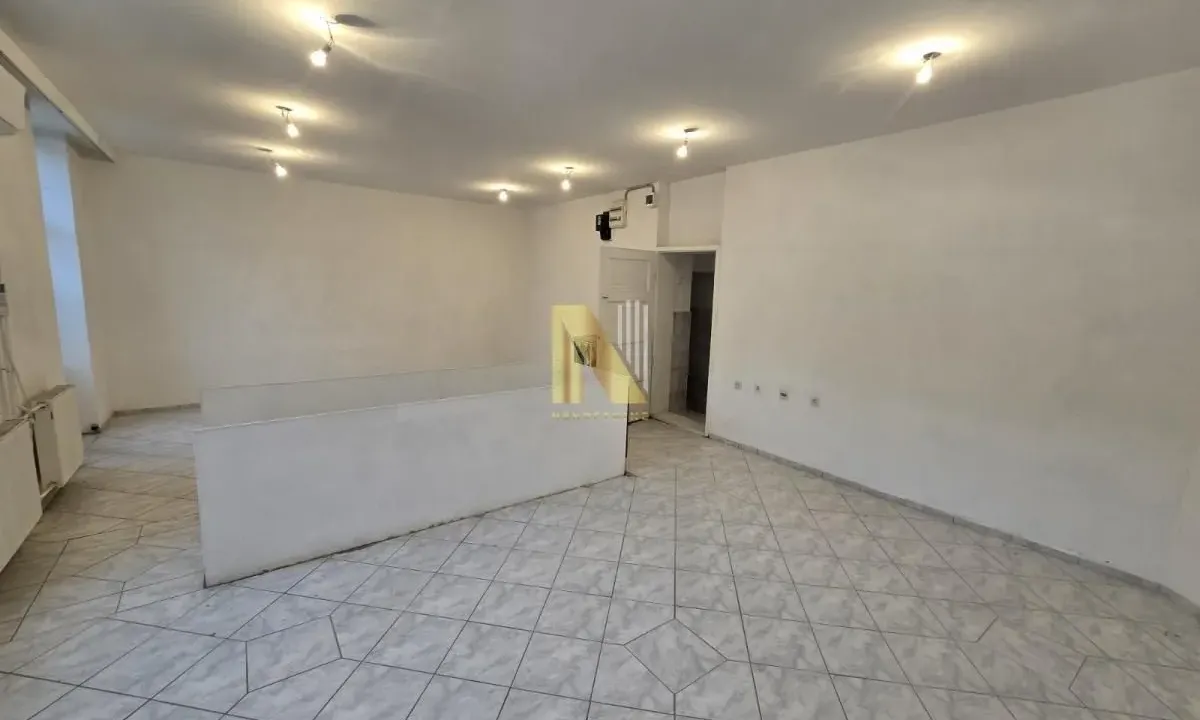 Izdavanje, poslovni prostor, 90m², Centar, Novi Sad