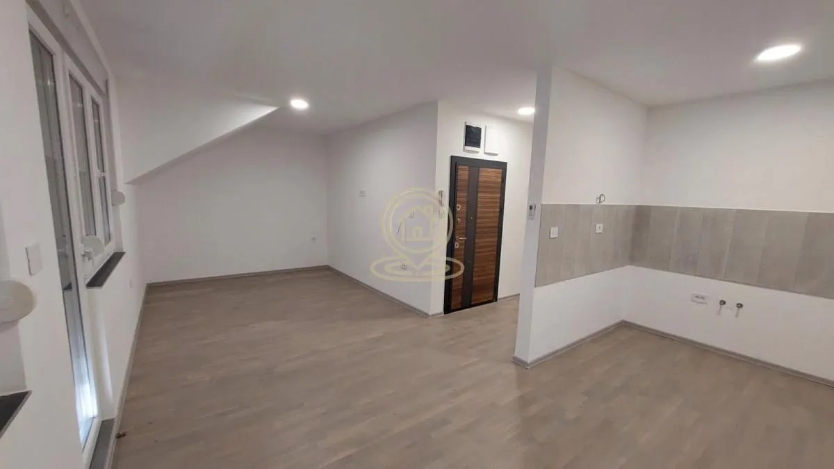 Prodaja, četvorosoban stan, 78m², Sremska Kamenica, Petrovaradin