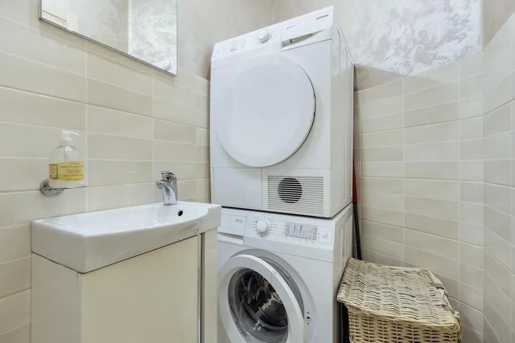 Izdavanje, trosoban stan, 200m², Herceg Novi, Crna Gora