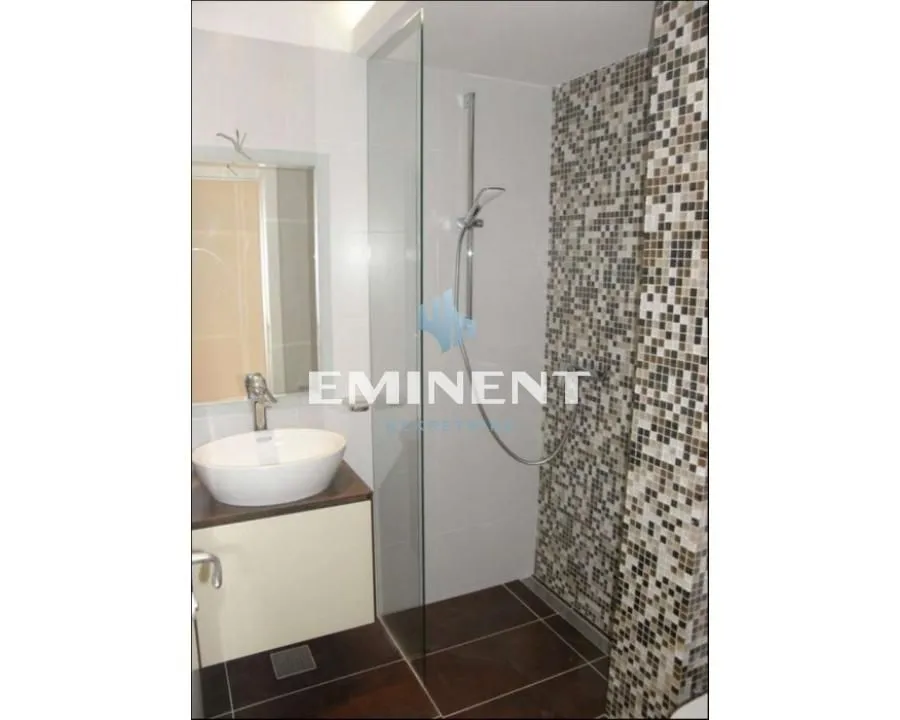 Izdavanje, trosoban stan, 130m², Kalenić Pijaca, Vračar Sve Podlokacije