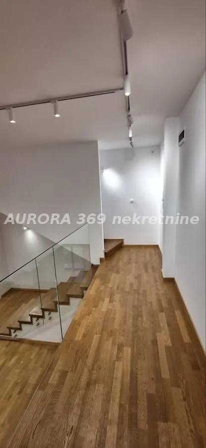 Izdavanje, kuća, 247m², Sremska Kamenica, Petrovaradin