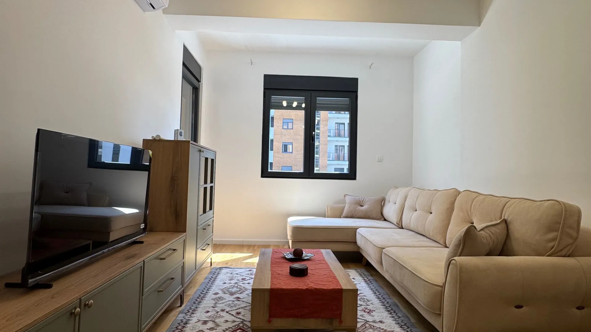 Izdavanje, jednosoban stan, 42m², Stari Aerodrom, Podgorica
