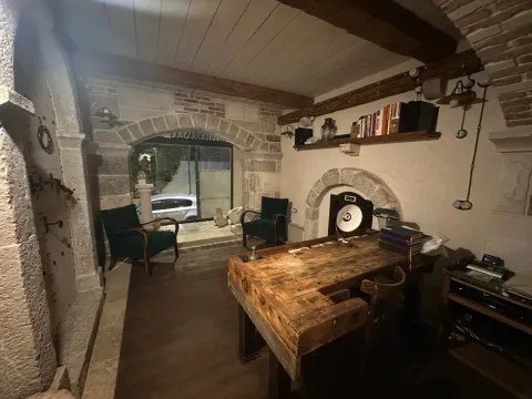 Rent, office space, 42m², Centar, Podgorica - image 1