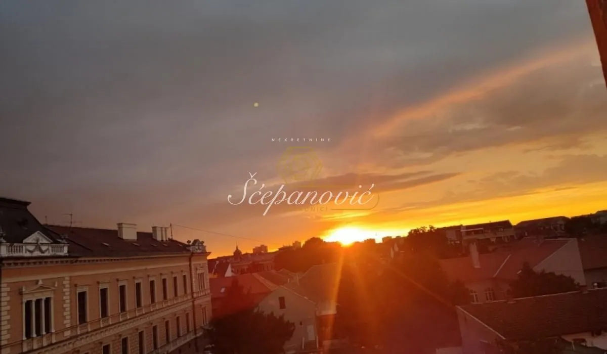 Prodaja, četvorosoban stan, 104m², Centar, Novi Sad