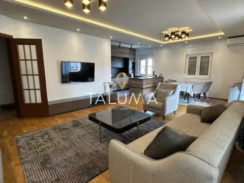 Izdavanje, dvosoban stan, 120m², City Kvart, Podgorica - image 10