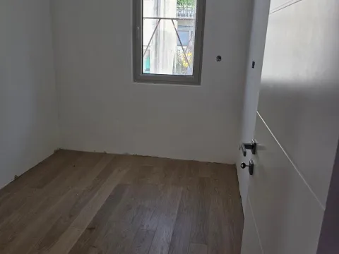 Prodaja, dvosoban stan, 52m², Dobrota, Kotor - image 11