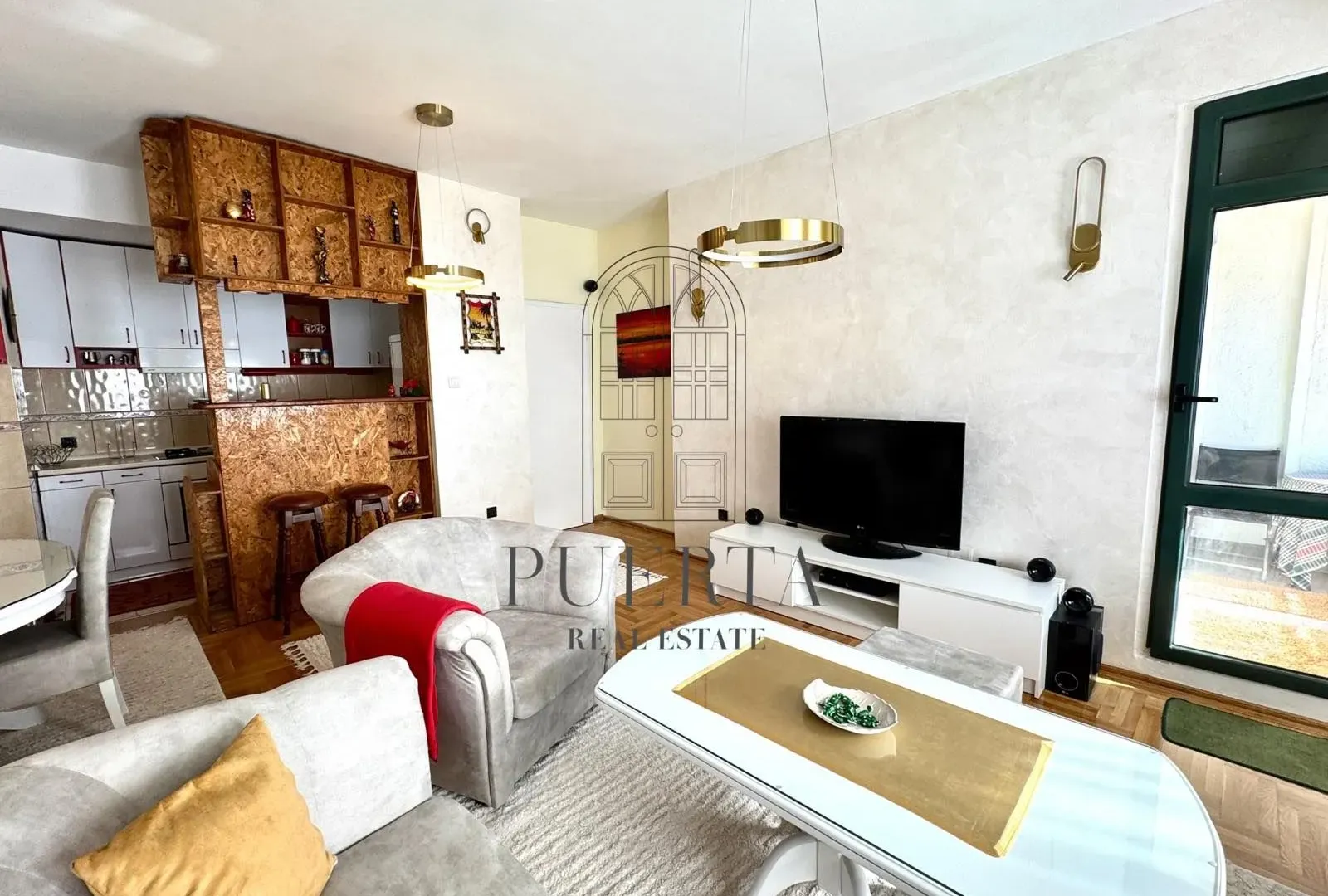 Izdavanje, dvosoban stan, 76m², Centar, Podgorica