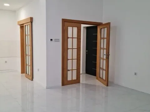 Izdavanje, kuća, 240m², Sremska Kamenica, Petrovaradin - image 10