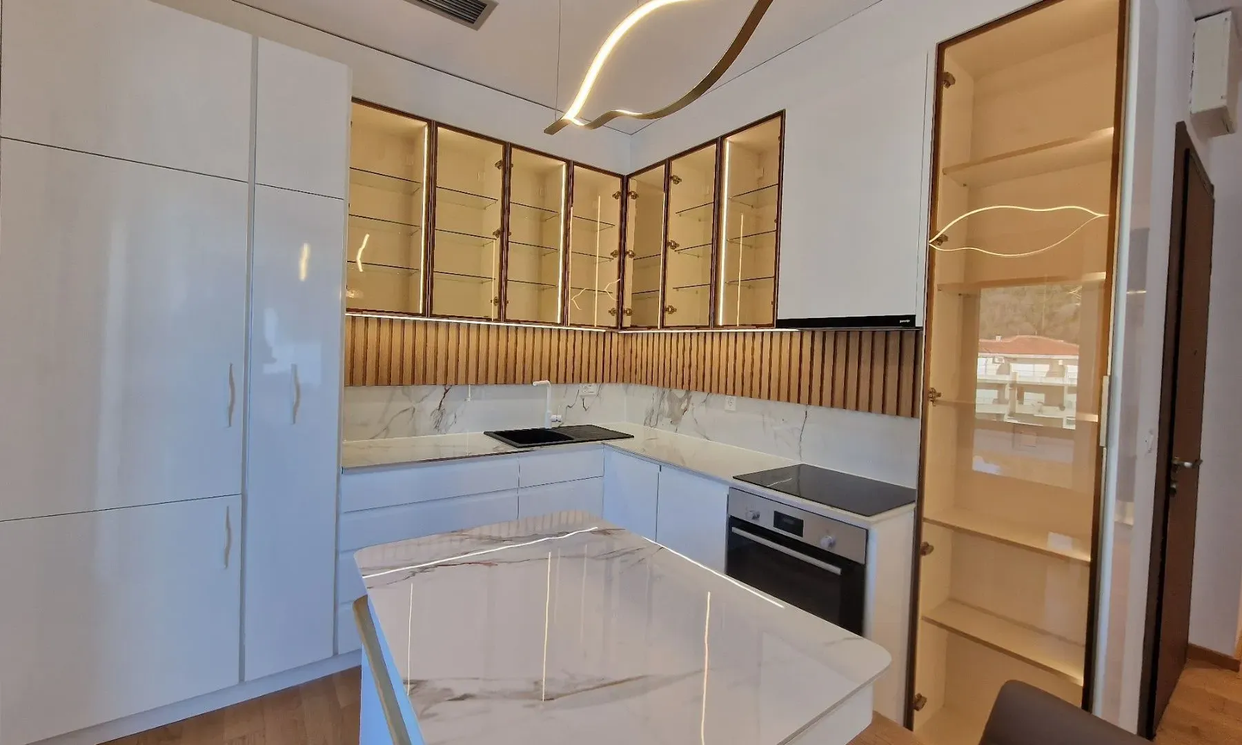 Sale, two bedroom apartment, 135m², Bečići, Budva