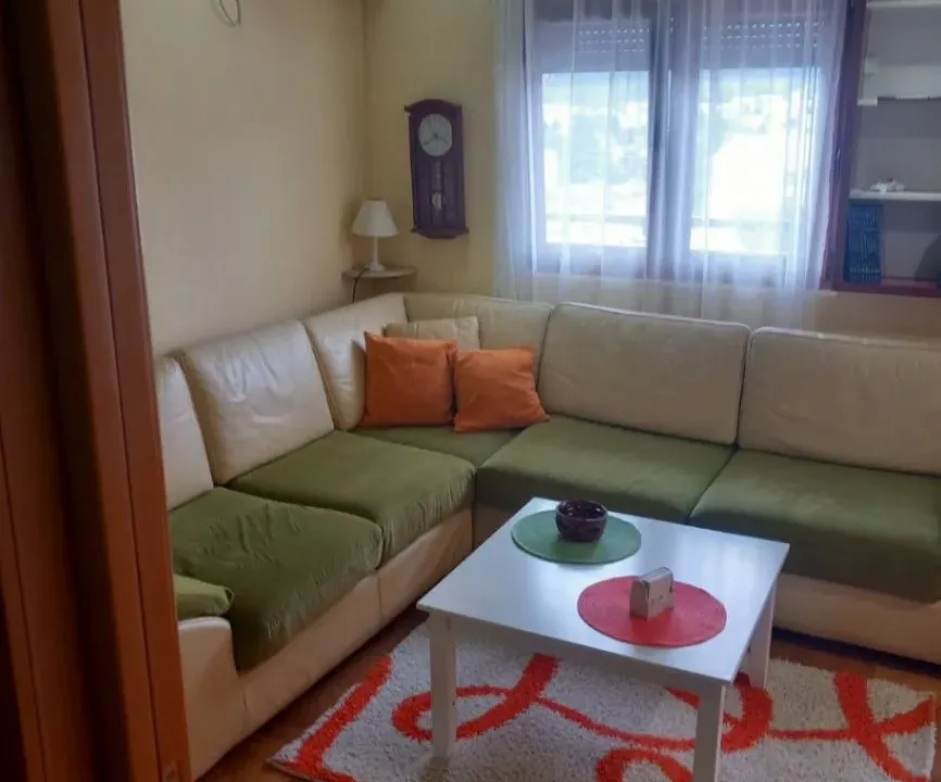 Izdavanje, dvosoban stan, 63m², Stari Aerodrom, Podgorica