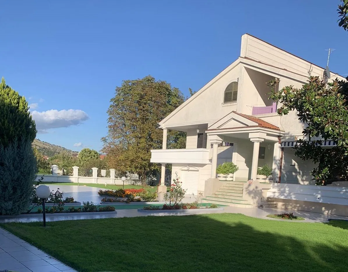 Sale, house, 930m², Tološi, Podgorica