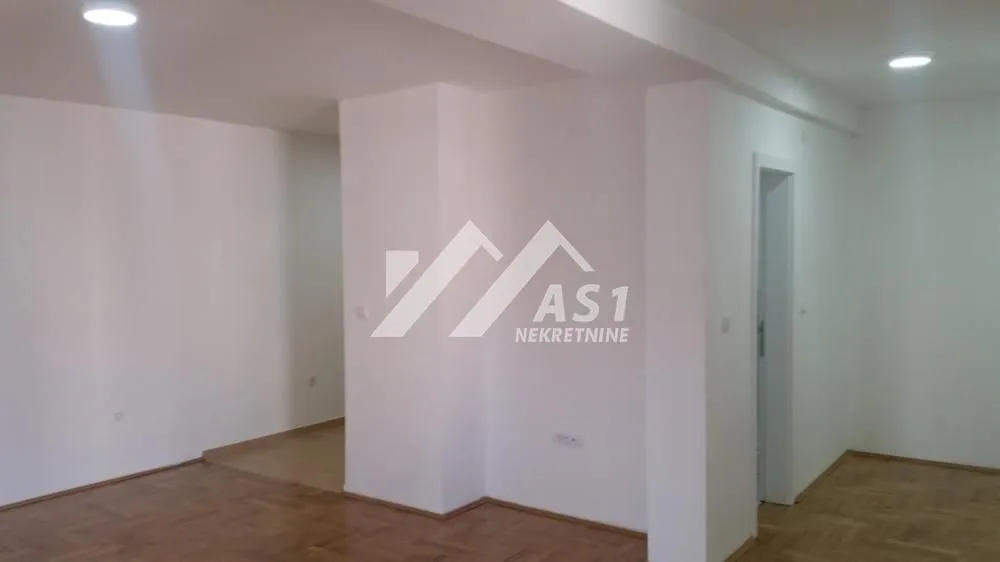 Izdavanje, četvorosoban stan, 90m², Nova Detelinara, Novi Sad Sve Podlokacije