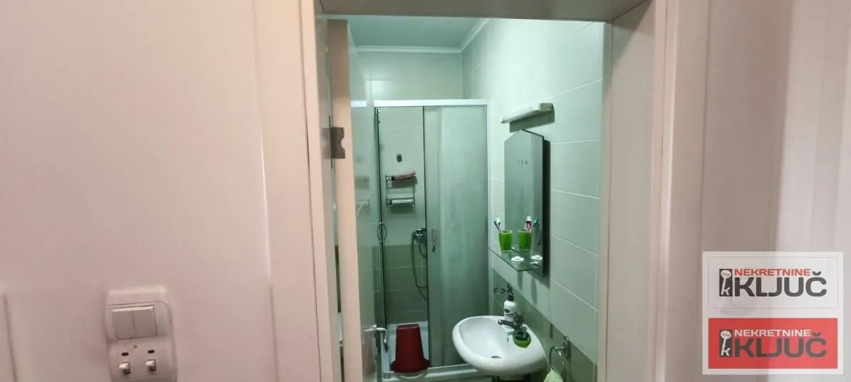 Izdavanje, garsonjera, 27m², Grbavica, Novi Sad Sve Podlokacije