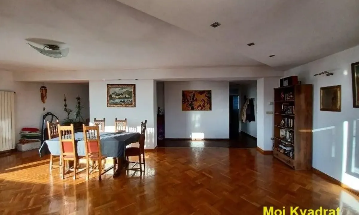 Prodaja, stan, 220m², Đeram Pijaca, Beograd