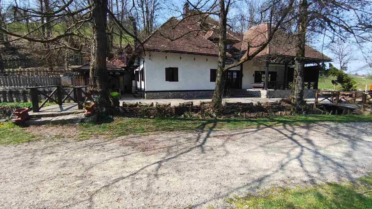 Rent, office space, 210m², Tršić, Loznica