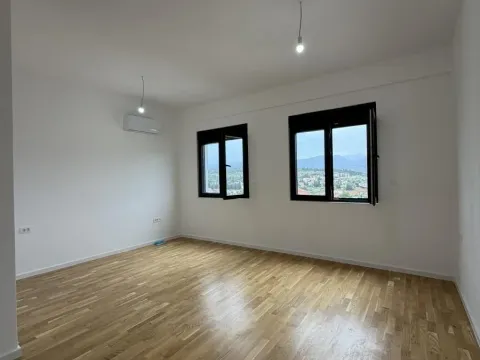 Izdavanje, poslovni prostor, 261m², Stari Aerodrom, Podgorica - image 3